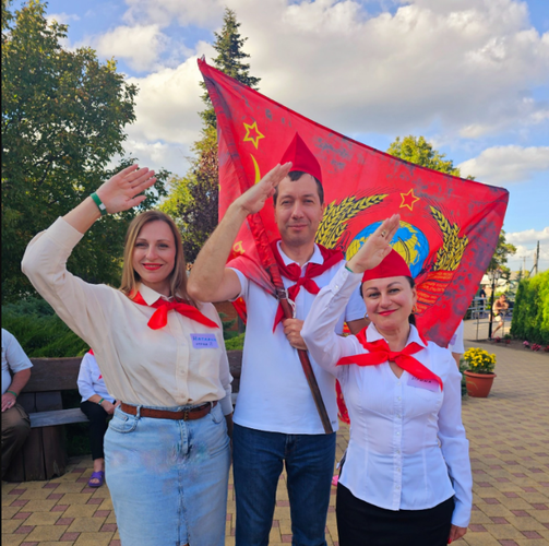 Пионерский лагерь для взрослых "Вперед СССР" 18 смена