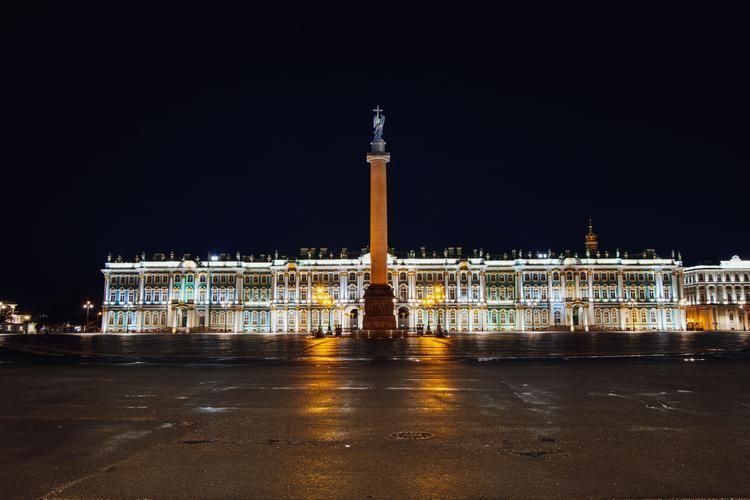 Дворцы и парки