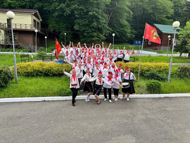 Пионерский лагерь для взрослых "Вперед СССР" 16 смена